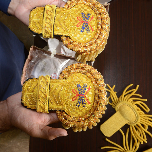 Captain military shoulder epaulettes with gold fringe and insignia